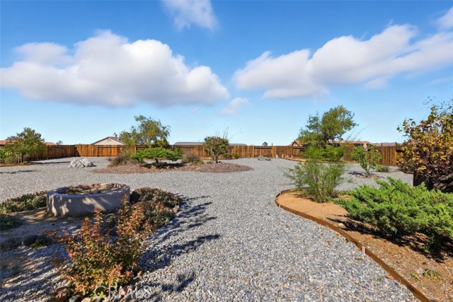 21268 Chardonnay, Apple Valley CA: https://media.crmls.org/medias/88b02ad5-e347-4f45-824f-fc457380d5fd.jpg