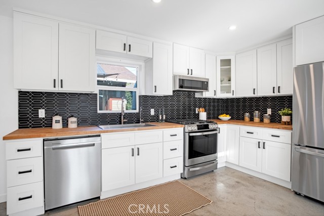 Detail Gallery Image 18 of 37 For 3031 4th Ave, Los Angeles,  CA 90018 - 6 Beds | 4/1 Baths