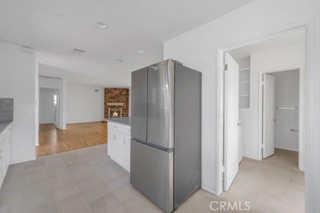 7758 Mason Avenue, Winnetka CA: https://media.crmls.org/medias/88b0691b-f3b5-44eb-89e2-832cf43ce643.jpg