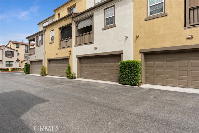 Detail Gallery Image 14 of 23 For 13257 Copra Ave, Chino,  CA 91710 - 2 Beds | 2/1 Baths