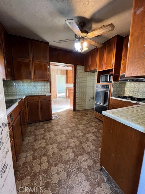 615 Decatur Street, Bakersfield, California 93308, 3 Bedrooms Bedrooms, ,2 BathroomsBathrooms,Single Family Residence,For Sale,Decatur,FR25050800