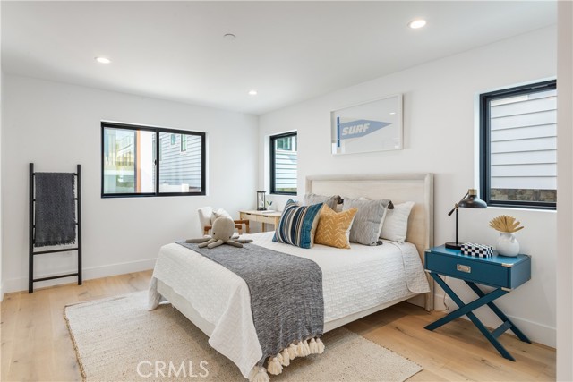 Detail Gallery Image 14 of 30 For 707 2nd St, Hermosa Beach,  CA 90254 - 4 Beds | 4/1 Baths