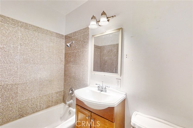 Detail Gallery Image 15 of 32 For 11233 Victory Bld, North Hollywood,  CA 91606 - – Beds | – Baths