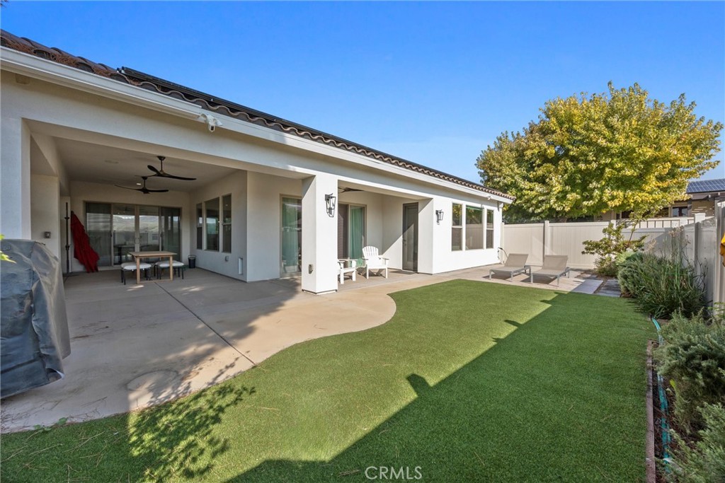 https://media.crmls.org/medias/88b26f13-3d17-4990-9464-76998aeebce8.jpg?preset=X-Large
