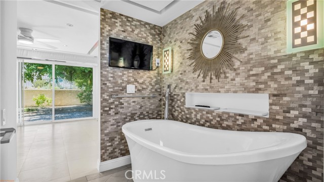 1553 Spyglass, Palm Springs CA: https://media.crmls.org/medias/88b29586-bcb8-4aae-83ad-d873b046a59f.jpg