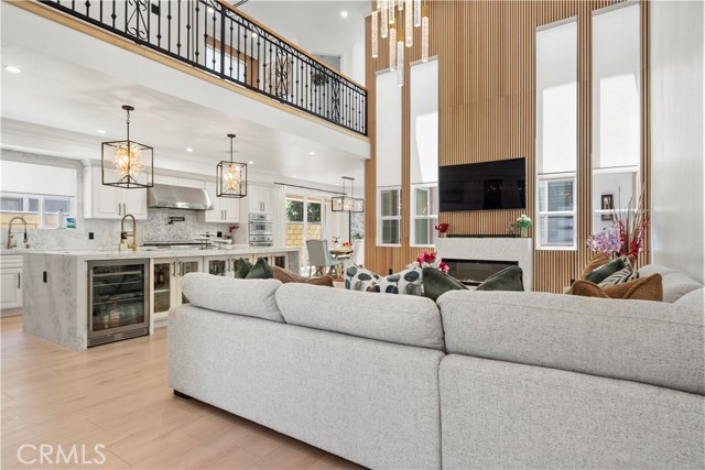 21861 Vacation Ln Lane, Huntington Beach CA: https://media.crmls.org/medias/88b31e20-8f05-45b2-88f8-29250c62ccf5.jpg