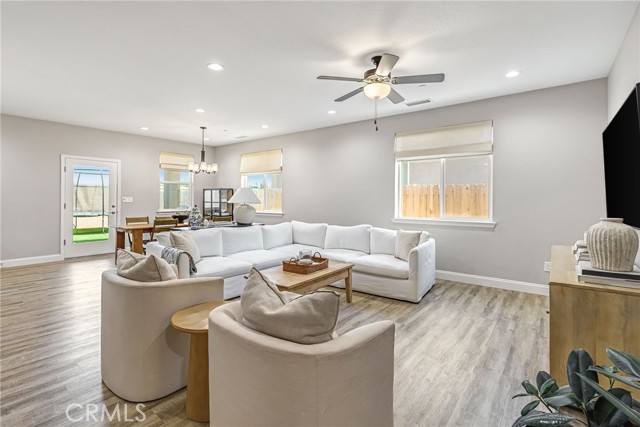 1206 Bristlecone Drive, Madera CA: https://media.crmls.org/medias/88b4271d-5a7f-4c85-8bfc-92f51d448223.jpg