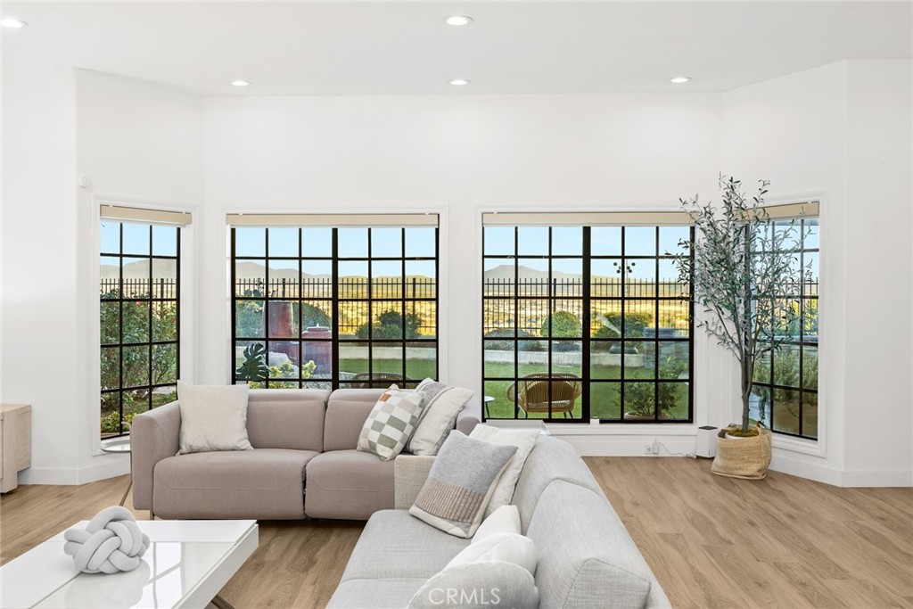 MLS #WS25257279 image #16