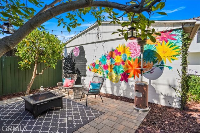 525 Bob Hope Drive, Burbank CA: https://media.crmls.org/medias/88b43f8a-ba0e-421a-859c-f25879b52117.jpg