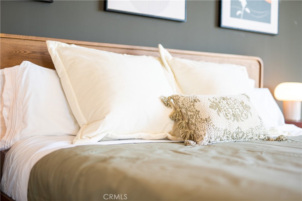 https://media.crmls.org/medias/88b4793e-0446-4c7f-b1c6-fe2f667ba5b4.jpg?preset=X-Large