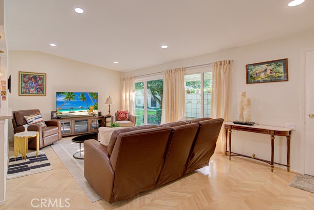 122 Via Estrada, Laguna Woods CA: https://media.crmls.org/medias/88b498cd-708f-4fa0-b4f0-15ea63fc8346.jpg