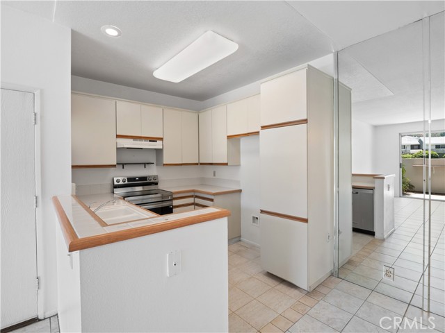 Detail Gallery Image 9 of 28 For 27644 Susan Beth Way #F,  Saugus,  CA 91350 - 2 Beds | 1 Baths