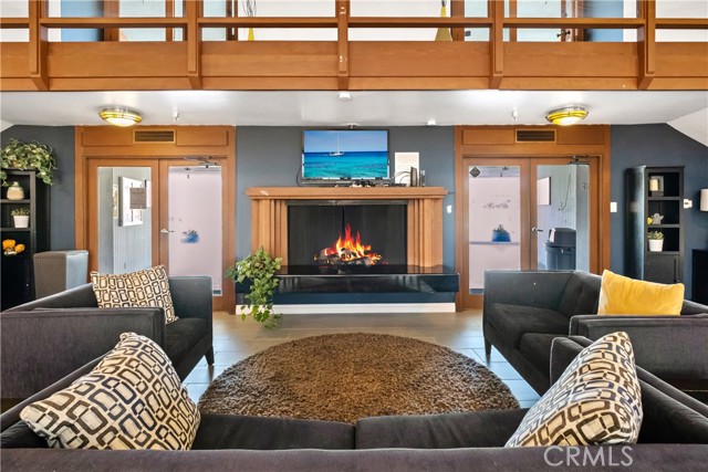 103 Yorktown, Newport Beach CA: https://media.crmls.org/medias/88b6bba6-9c2e-48fb-a2ee-6c9f13cd69da.jpg