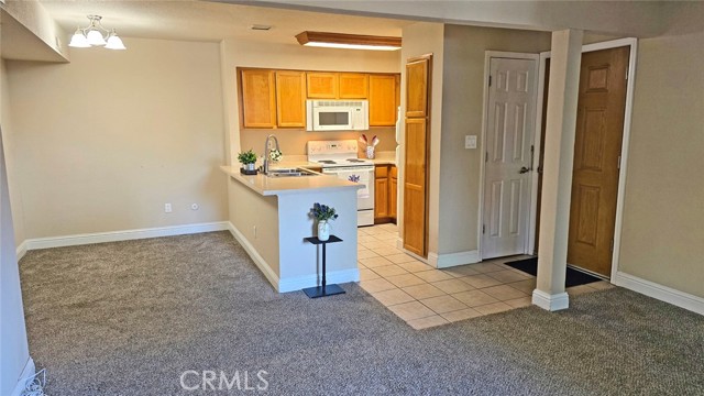 Detail Gallery Image 3 of 27 For 2881 Huntington Bld #114,  Fresno,  CA 93721 - 1 Beds | 1 Baths