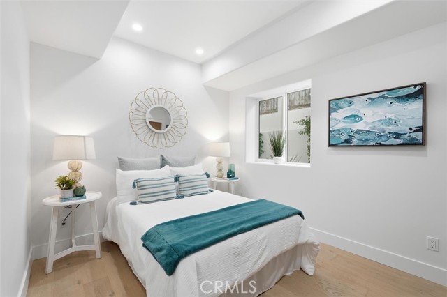 Detail Gallery Image 23 of 45 For 617 N Irena Ave #B,  Redondo Beach,  CA 90277 - 4 Beds | 3/1 Baths