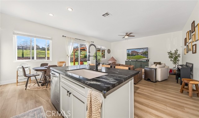 Detail Gallery Image 14 of 31 For 34215 Pinehurst, Yucaipa,  CA 92399 - 4 Beds | 2/1 Baths