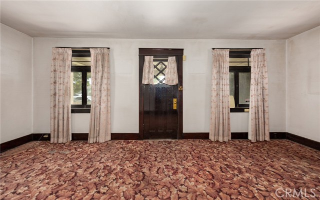 124 S Olive Avenue, Rialto CA: https://media.crmls.org/medias/88b8b6b5-b05a-4930-9f06-c6510bde59c0.jpg