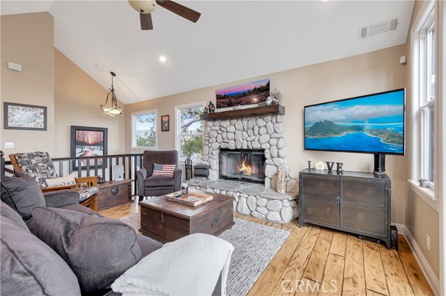 1119 Brentwood Drive, Lake Arrowhead CA: https://media.crmls.org/medias/88bac464-9e56-42d3-b17f-49739ad85b15.jpg