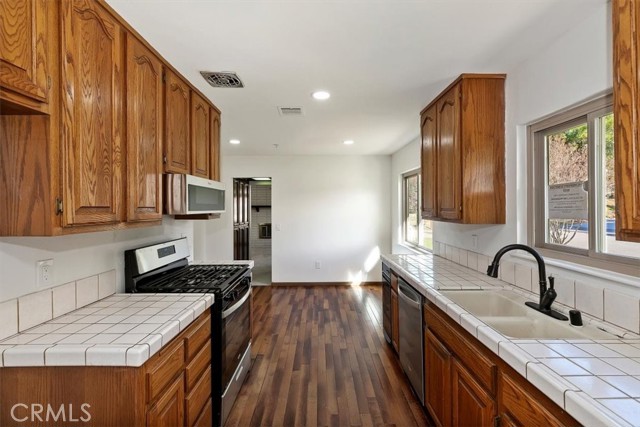 Detail Gallery Image 25 of 74 For 7150 Clydesdale, Highland,  CA 92346 - 4 Beds | 3 Baths