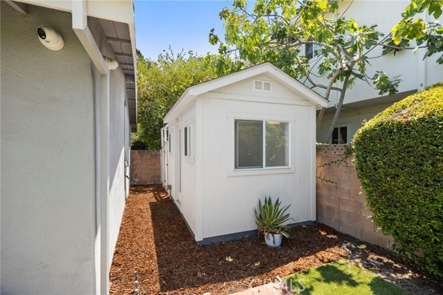 4135 Picasso Avenue, Woodland Hills CA: https://media.crmls.org/medias/88bb2660-bc40-4f59-93cd-1b098cbb0d4b.jpg