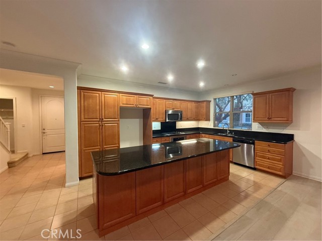 211 Mantle, Irvine CA: https://media.crmls.org/medias/88bb3bac-9e28-4fa5-a4e2-fd3250dbb545.jpg