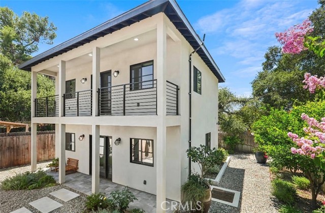 Detail Gallery Image 2 of 10 For 720 W Altadena #1/2,  Altadena,  CA 91001 - 3 Beds | 3 Baths