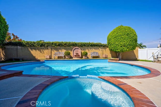 9572 Indian Wells Circle, Huntington Beach CA: https://media.crmls.org/medias/88bbde58-765a-4249-b95d-ac5884c3ed8e.jpg