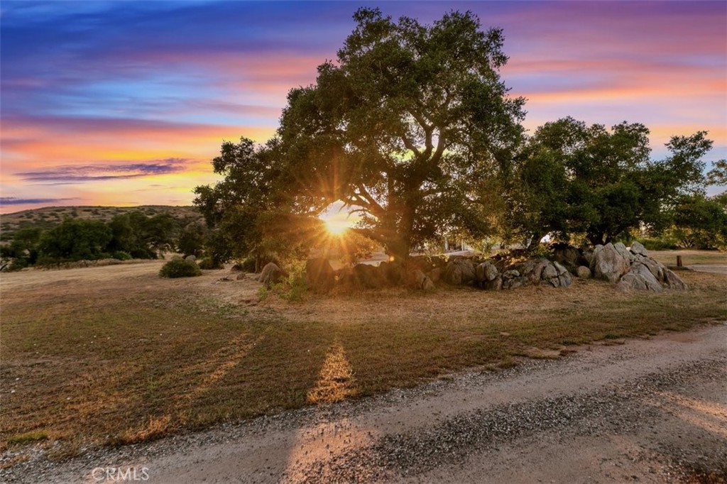 https://media.crmls.org/medias/88bc9366-b04d-4d0d-ac75-4a6a1b720b1c.jpg?preset=X-Large