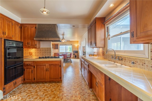 223 N Enrose Avenue, San Pedro CA: https://media.crmls.org/medias/88bcd070-7b2d-4b4b-9c0c-80dfb6ec8fe2.jpg