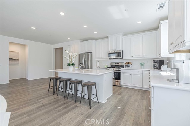 Detail Gallery Image 7 of 28 For 6127 W Avenue J9, Lancaster,  CA 93536 - 4 Beds | 3 Baths