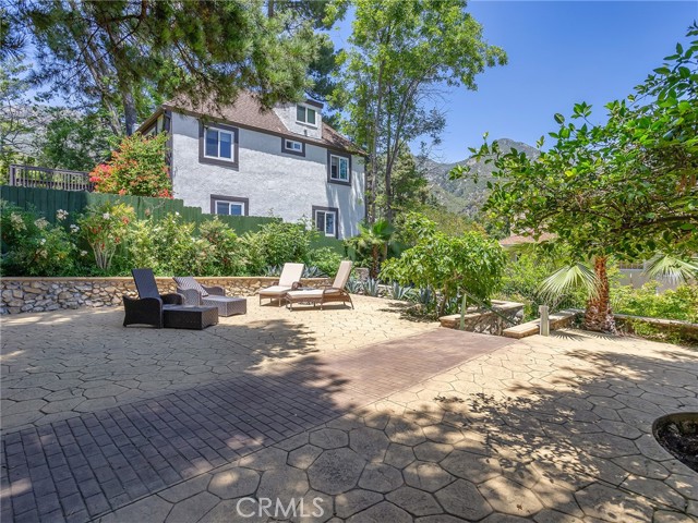 5815 Irving Avenue, La Crescenta CA: https://media.crmls.org/medias/88bced0d-2913-477d-8197-15c5554c525a.jpg