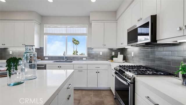 Detail Gallery Image 5 of 30 For 1637 W Lincoln Ave #104,  Anaheim,  CA 92801 - 3 Beds | 2/1 Baths