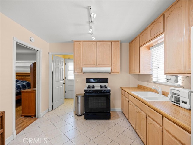 5011 W 133rd Street, Hawthorne CA: https://media.crmls.org/medias/88be0694-88bc-4c4b-9c5b-c8fa7f4c3c2d.jpg
