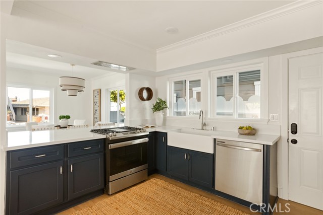 1585 Miramar Drive, Newport Beach CA: https://media.crmls.org/medias/88be4770-fada-4ec8-a1b3-6b7106e4d75e.jpg