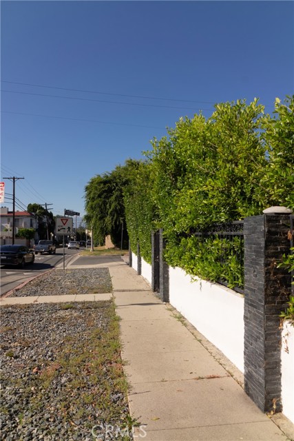 Detail Gallery Image 2 of 47 For 14356 Greenleaf St, Sherman Oaks,  CA 91423 - 3 Beds | 2/1 Baths