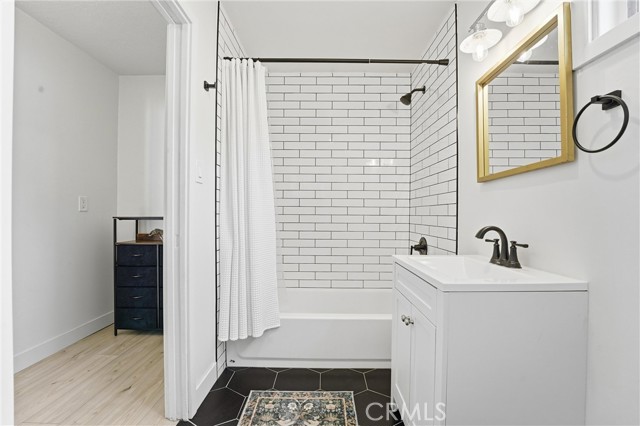 Detail Gallery Image 20 of 23 For 2157 Gale Ave, Long Beach,  CA 90810 - 4 Beds | 3 Baths