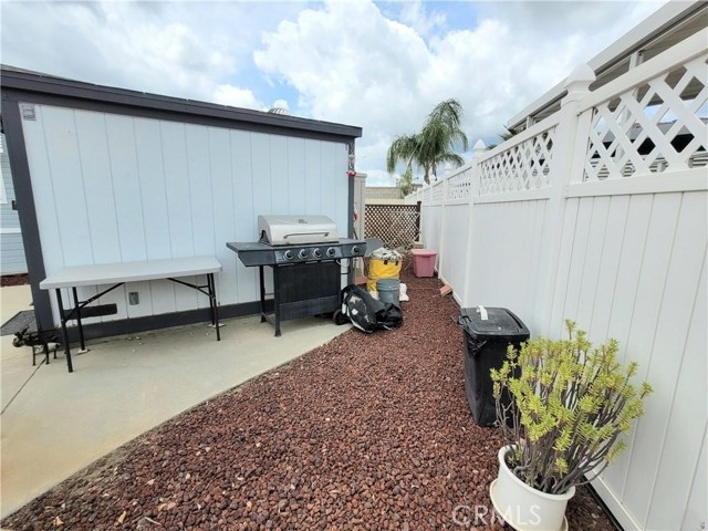 Detail Gallery Image 4 of 14 For 1295 S Cawston Ave, Hemet,  CA 92545 - – Beds | – Baths