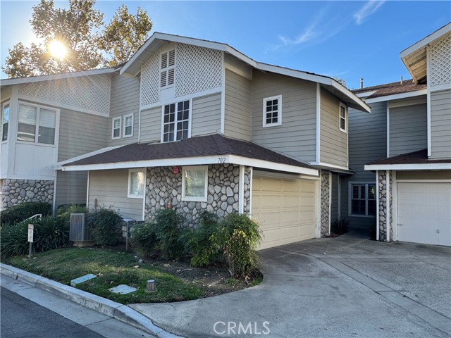 Detail Gallery Image 1 of 33 For 702 Chandler W, Highland,  CA 92346 - 2 Beds | 2/1 Baths