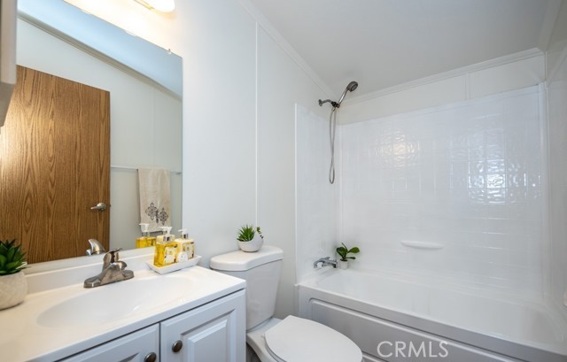 9080 Bloomfield Avenue, Cypress CA: https://media.crmls.org/medias/88c0e29a-eb18-46de-8eba-ceffb7ebf2ad.jpg