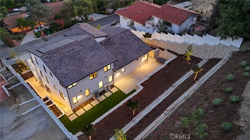 https://media.crmls.org/medias/88c12e33-55e0-4f87-8378-d90f76009c58.jpg?preset=X-Large