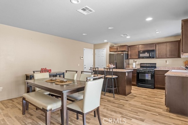 Detail Gallery Image 9 of 39 For 6978 Alderwood Dr, Fontana,  CA 92336 - 3 Beds | 2/1 Baths