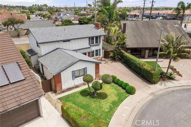 9461 Pier Drive, Huntington Beach CA: https://media.crmls.org/medias/88c1b387-d4db-44a0-923f-3c2b71ab389c.jpg