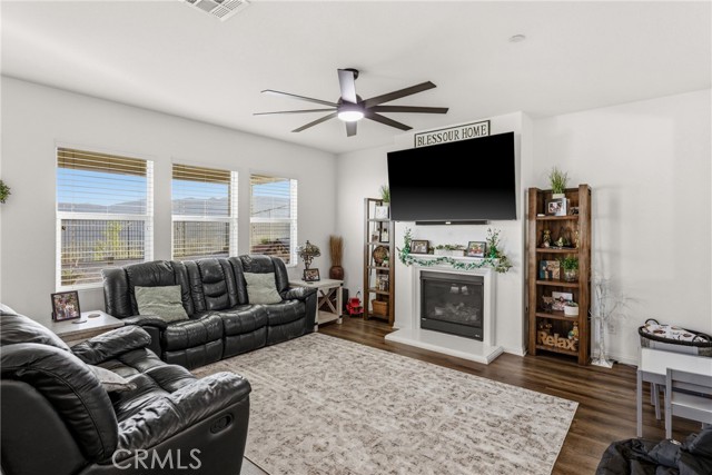 Detail Gallery Image 8 of 42 For 4013 Elderberry, Lake Elsinore,  CA 92530 - 5 Beds | 3 Baths