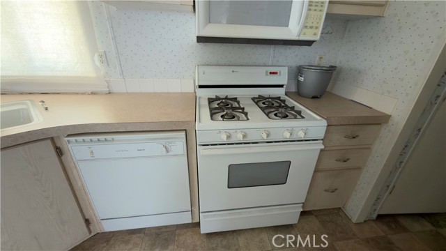 Image 36 of 53 For 18420 Decker