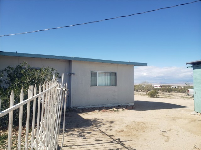 Detail Gallery Image 3 of 27 For 69626 Pluto, Twentynine Palms,  CA 92277 - 5 Beds | 2 Baths