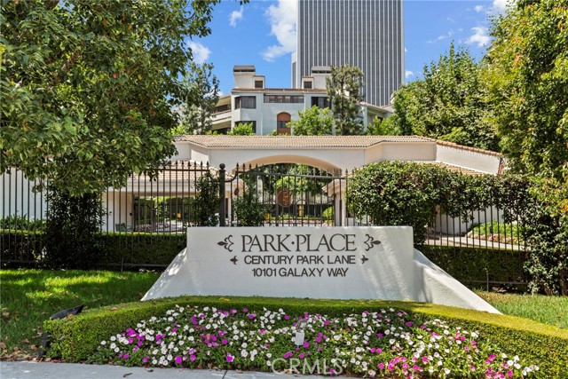 2122 Century Park Lane, Los Angeles CA: https://media.crmls.org/medias/88c27de9-ed0b-4412-92dc-d6369e32f06b.jpg