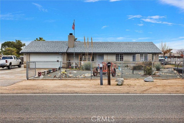 Detail Gallery Image 2 of 44 For 10753 Locust, Hesperia,  CA 92345 - 3 Beds | 2 Baths