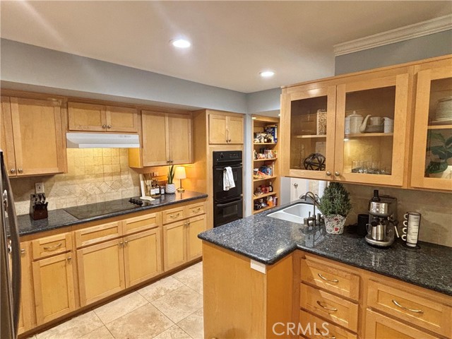 Detail Gallery Image 3 of 18 For 10633 Kinnard Ave #1,  Los Angeles,  CA 90024 - 2 Beds | 2 Baths