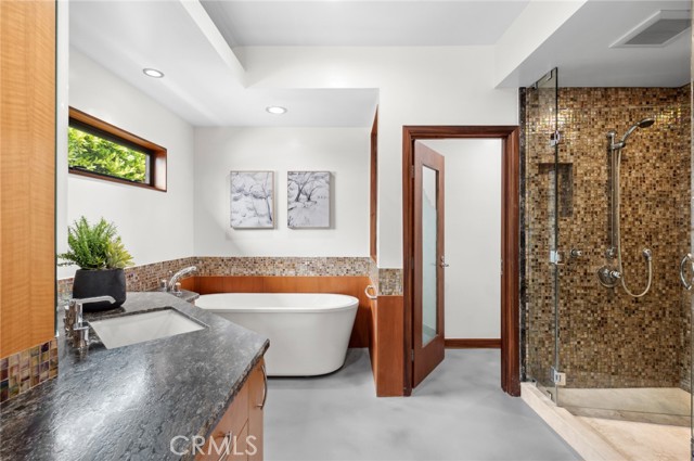 Detail Gallery Image 15 of 31 For 31532 Valido Rd, Laguna Beach,  CA 92651 - 4 Beds | 4/1 Baths