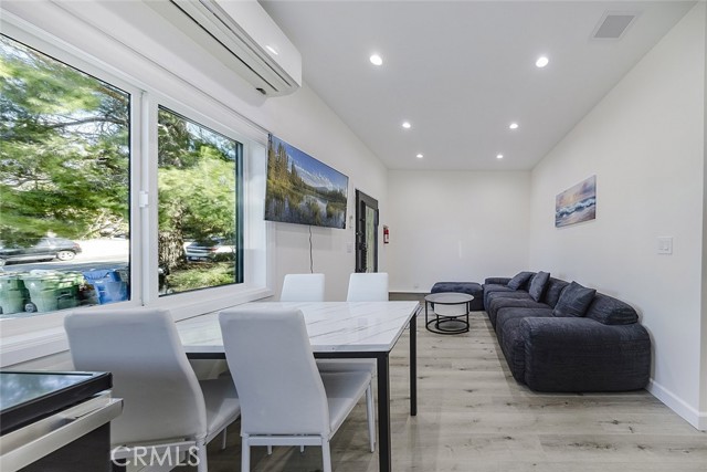 Detail Gallery Image 12 of 23 For 12809 Woodley Ave, Granada Hills,  CA 91344 - 1 Beds | 1 Baths